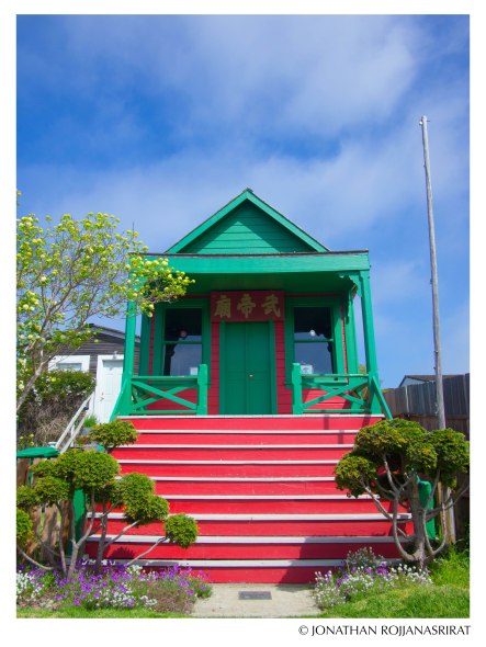 A fully expressive Chinese style house with bold colors displaying wealth and power.